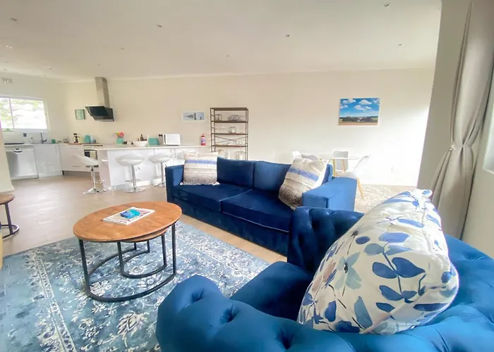 Green Parrot Holiday Apartment