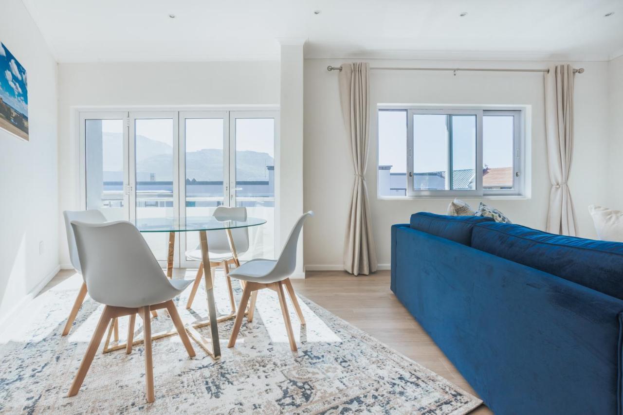 Apartment Parrot Cape Town